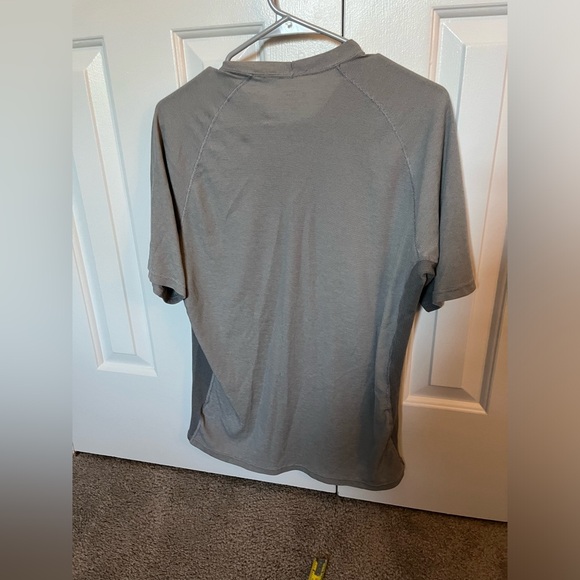 Patagonia Men’s Large Short sleeve capilene shirt Grey - Picture 2 of 5